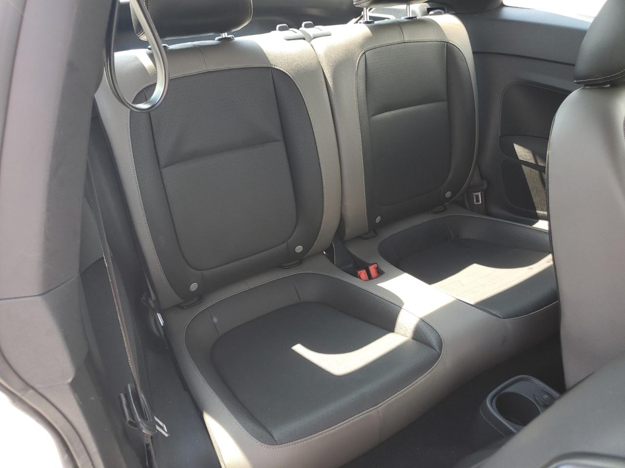 2015 Volkswagen Beetle 1.8T VIN: 3VWF17AT9FM626223 Lot: 80319985