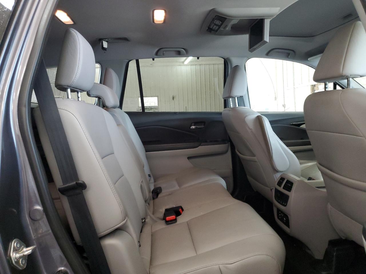 2018 Honda Pilot Touring VIN: 5FNYF6H97JB016545 Lot: 81619265