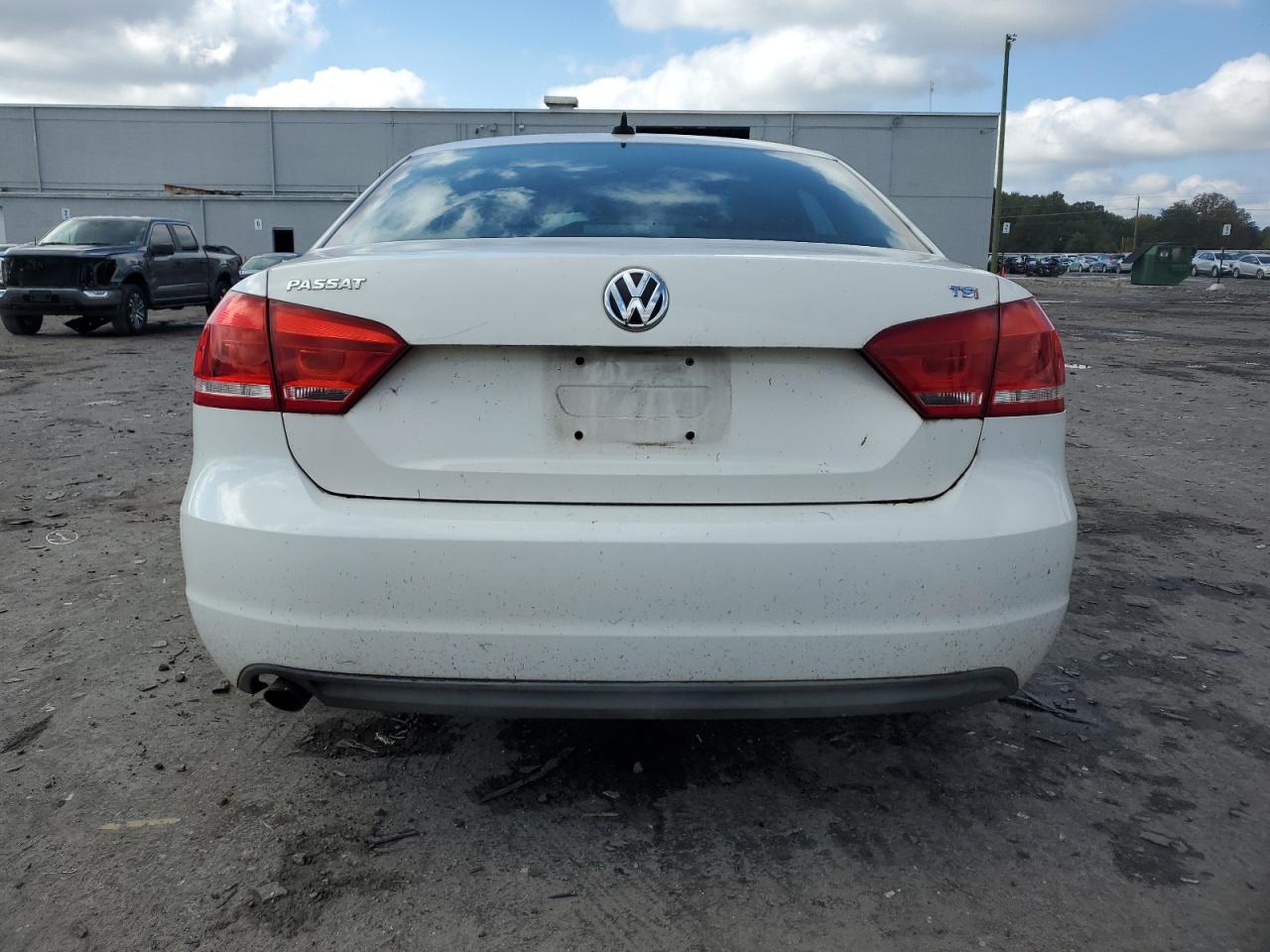 2015 Volkswagen Passat S VIN: 1VWAT7A35FC020665 Lot: 81085465