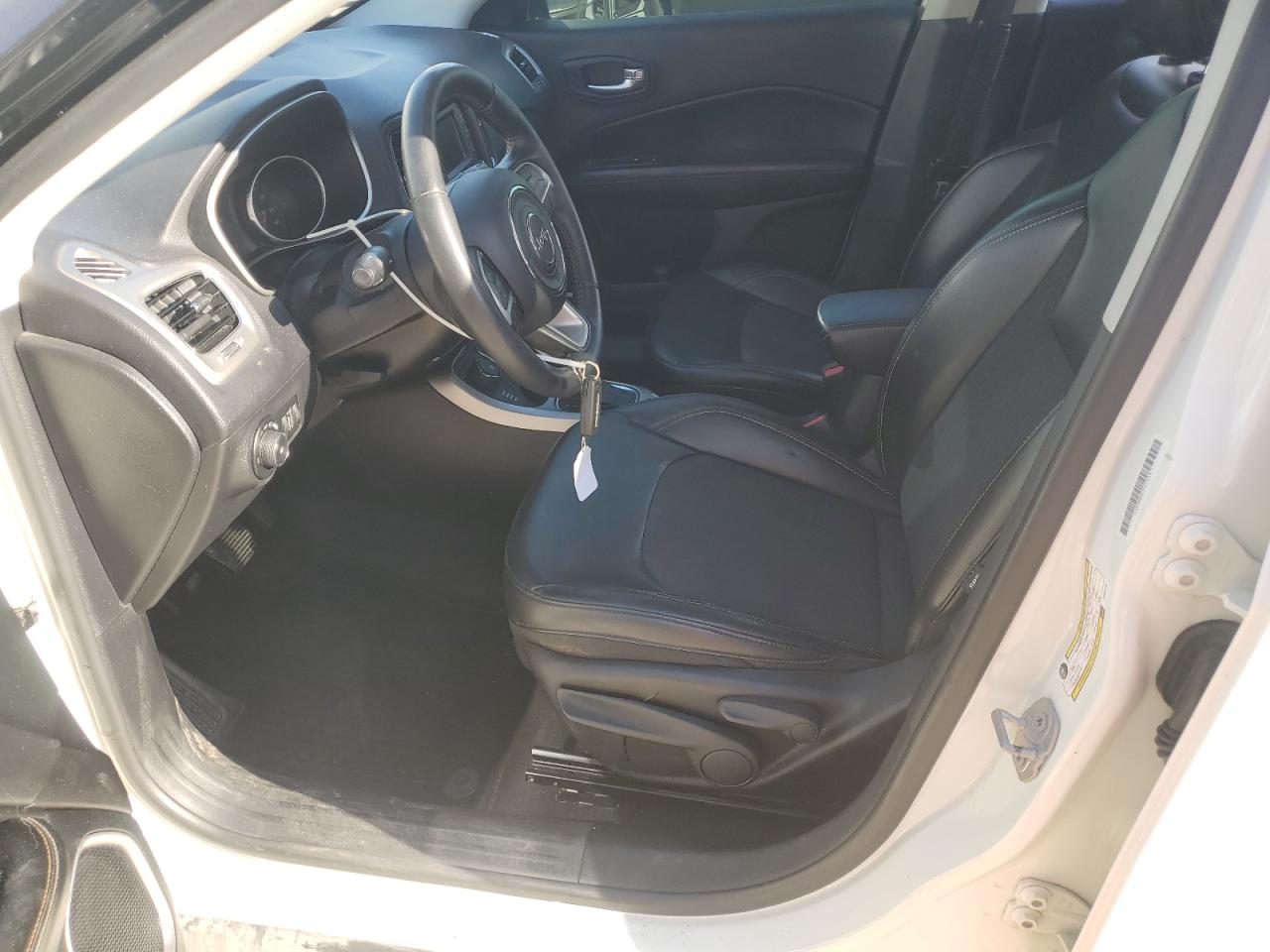 2018 Jeep Compass Latitude VIN: 3C4NJDBB9JT307115 Lot: 83821035