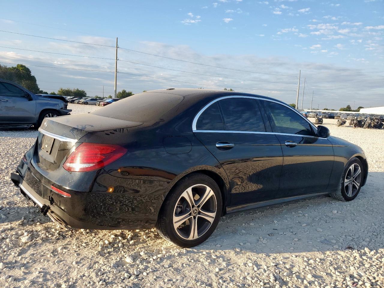 2019 Mercedes-Benz E 300 WDDZF4JB1KA524998 photo #4