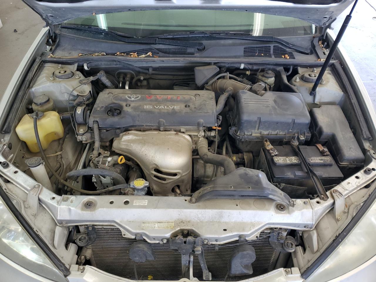 2004 Toyota Camry Le VIN: JTDBE32K640250990 Lot: 80534935