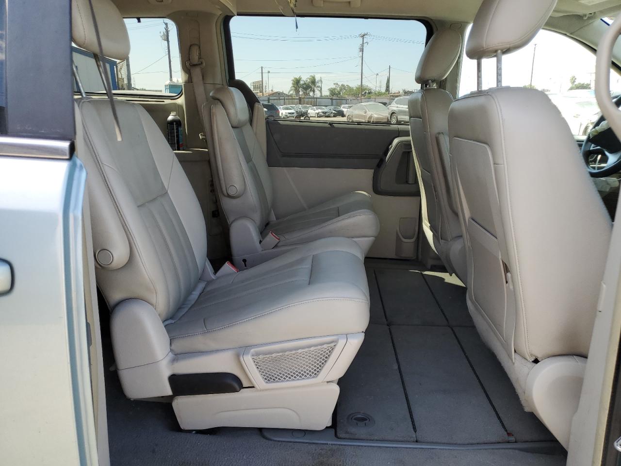 2008 Chrysler Town & Country Touring VIN: 2A8HR54P78R631786 Lot: 83889875