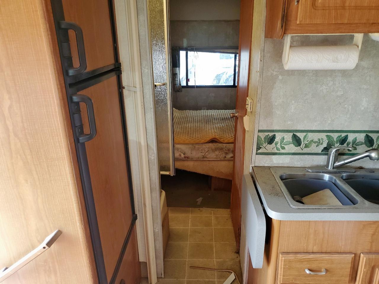 2005 Ford Econoline E450 Super Duty Cutaway Van VIN: 1FDXE45S35HA32267 Lot: 84275465