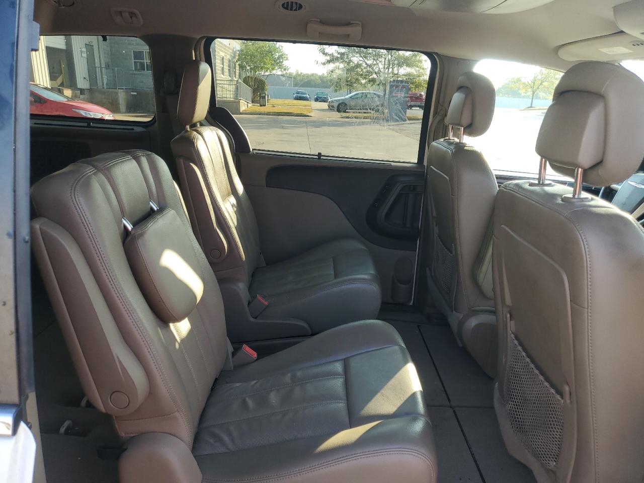 2011 Chrysler Town & Country Touring L VIN: 2A4RR8DG2BR611024 Lot: 71471135