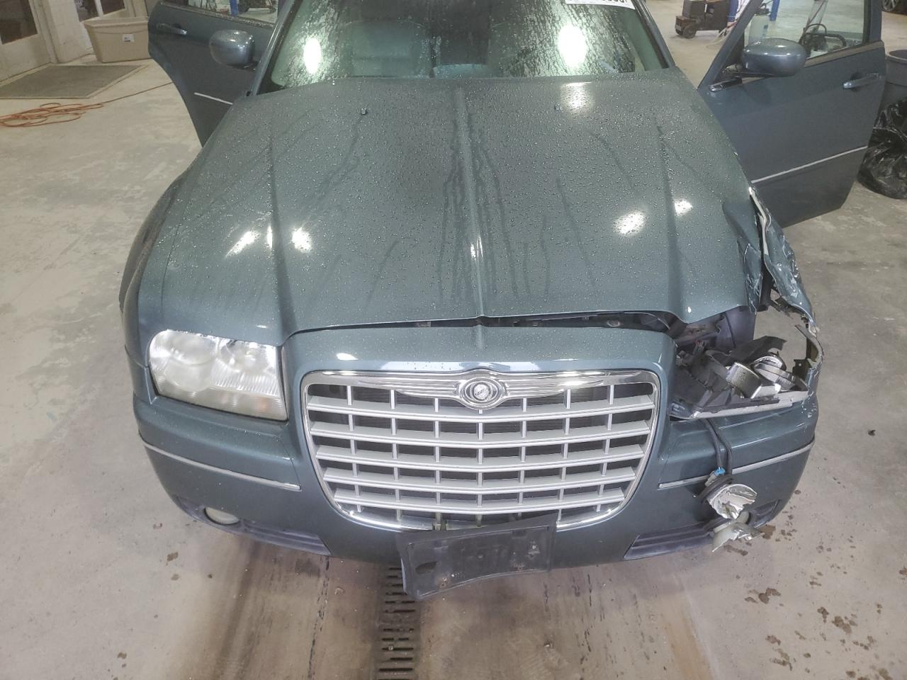 2005 Chrysler 300 Touring VIN: 2C3AA53G25H674116 Lot: 84405905