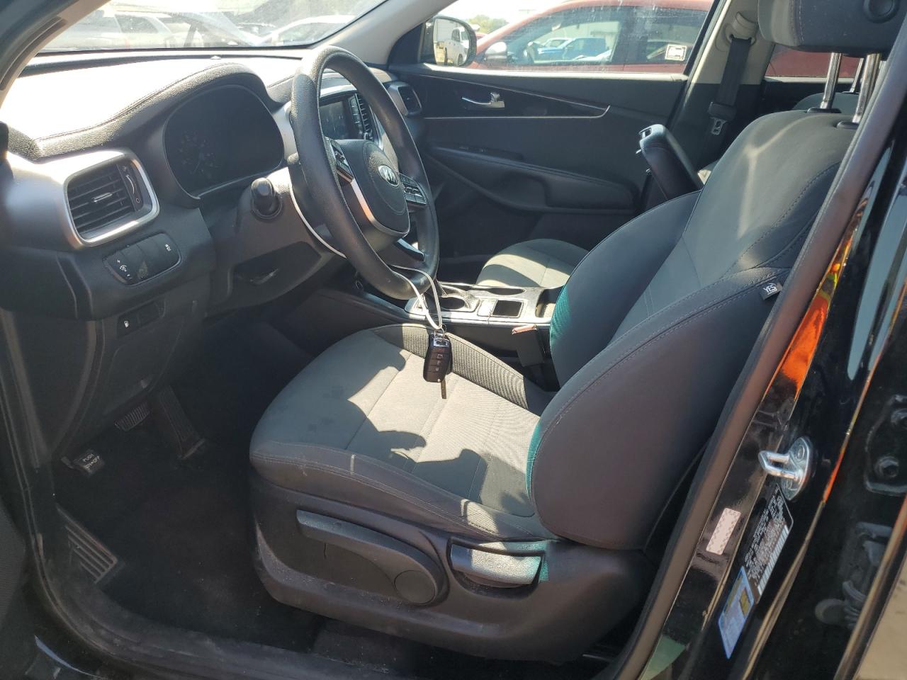 2019 Kia Sorento L VIN: 5XYPG4A31KG585923 Lot: 71959325