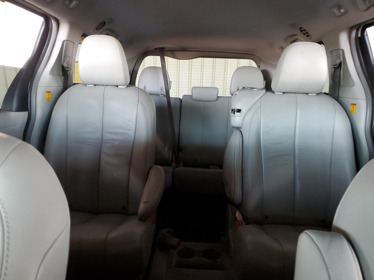 2011 Toyota Sienna Xle VIN: 5TDYK3DC4BS065971 Lot: 81931235