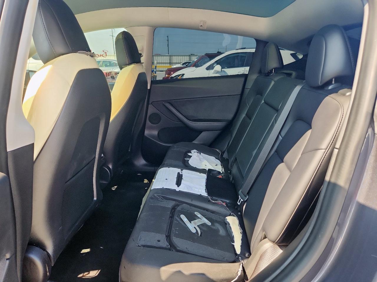 2022 Tesla Model Y VIN: 7SAYGDEF9NF352427 Lot: 71035525