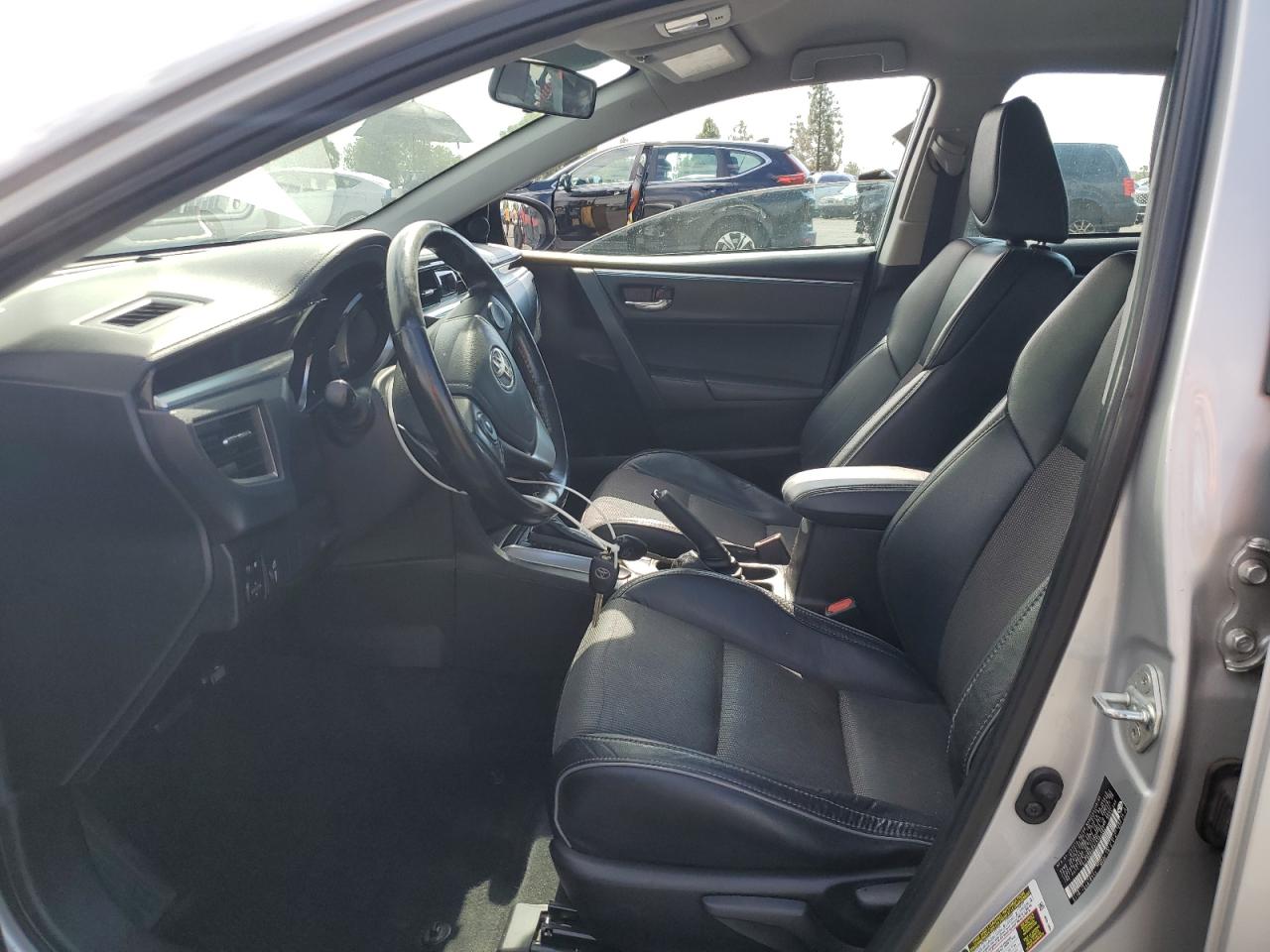 2015 Toyota Corolla L VIN: 5YFBURHE2FP365067 Lot: 81071085