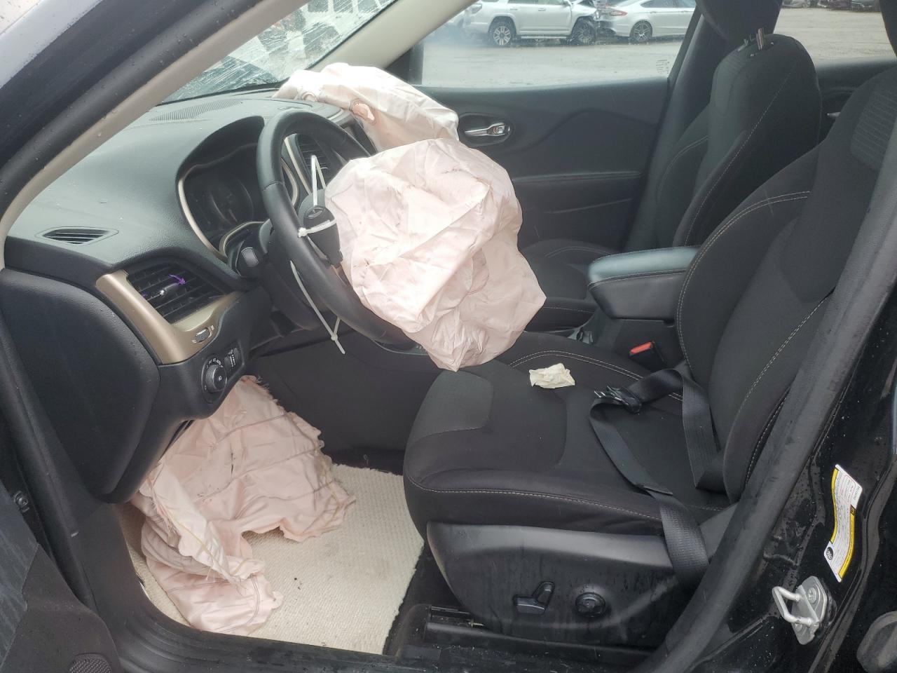 2016 Jeep Cherokee Latitude VIN: 1C4PJMCS8GW251744 Lot: 81671595