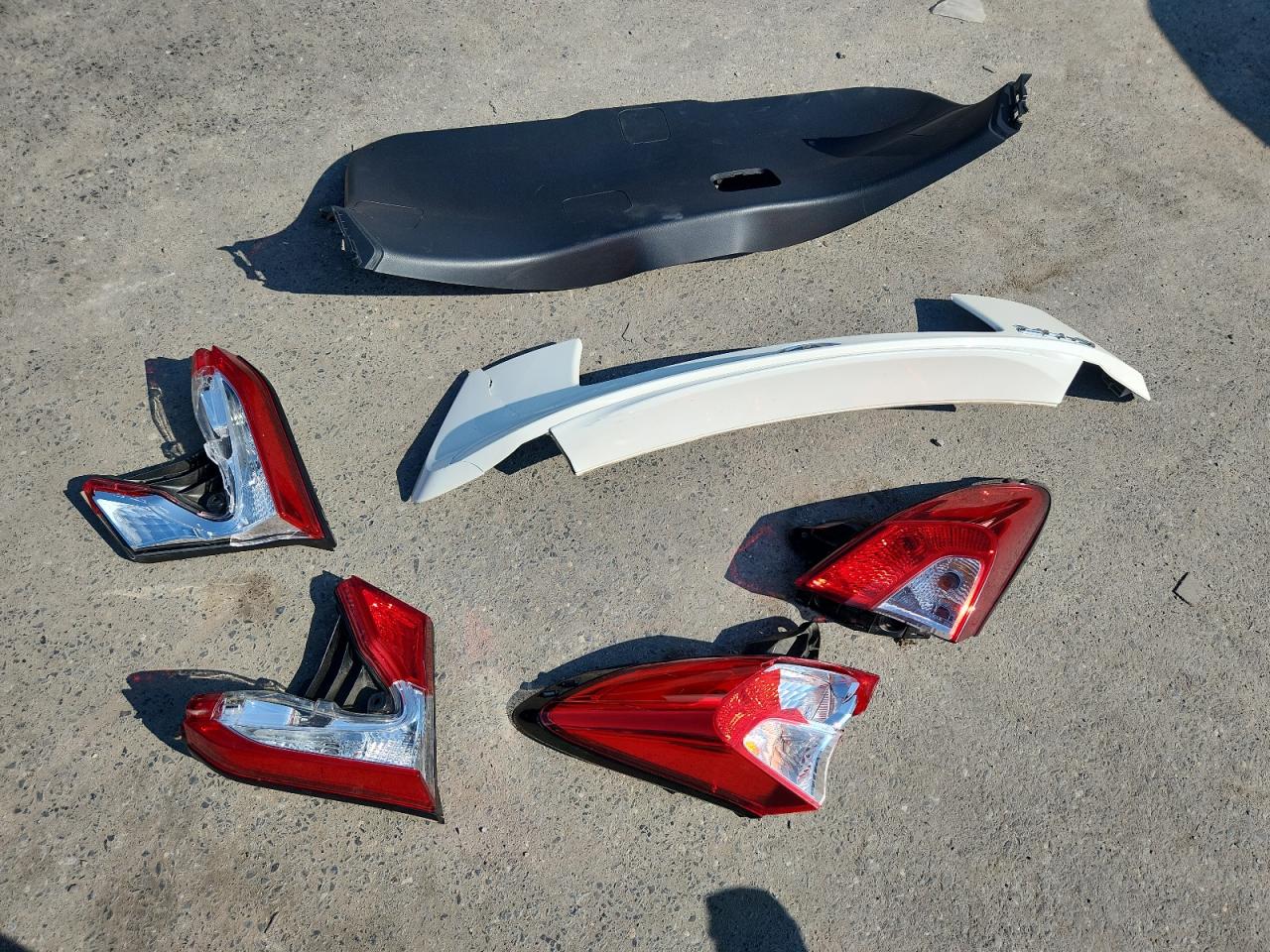 2020 Toyota C-Hr Xle VIN: NMTKHMBX9LR113335 Lot: 81070335