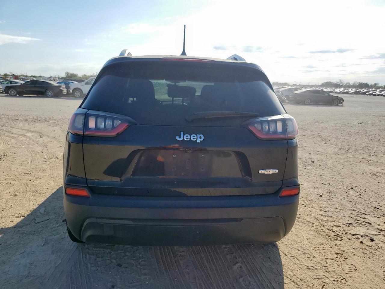 2019 Jeep Cherokee Latitude VIN: 1C4PJLCB8KD284659 Lot: 81834585