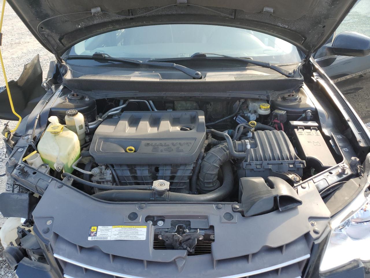 2010 Chrysler Sebring Limited VIN: 1C3CC5FB7AN204815 Lot: 71915115