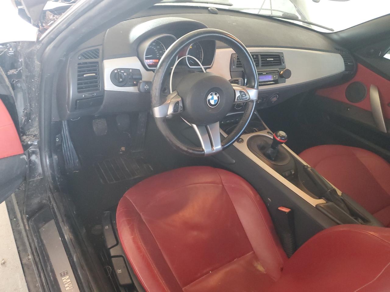 2005 BMW Z4 2.5 VIN: 4USBT335X5LR70284 Lot: 84708495