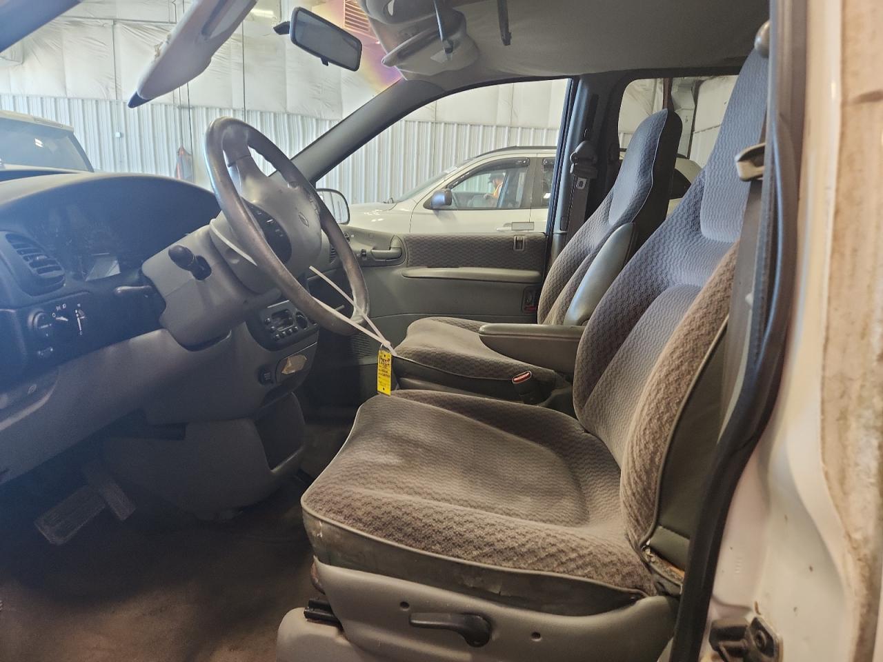 2000 Dodge Grand Caravan Se VIN: 1B4GP44G6YB767194 Lot: 84815615