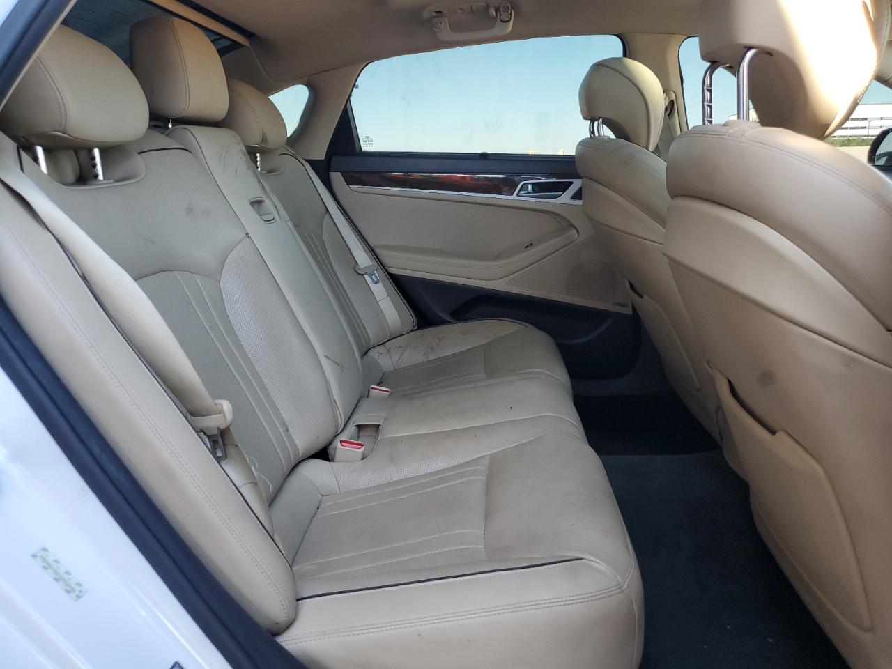 2015 Hyundai Genesis 3.8L VIN: KMHGN4JE4FU052696 Lot: 80216105