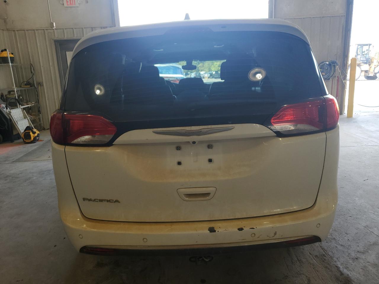 2017 Chrysler Pacifica Touring L VIN: 2C4RC1BG2HR815932 Lot: 81443305