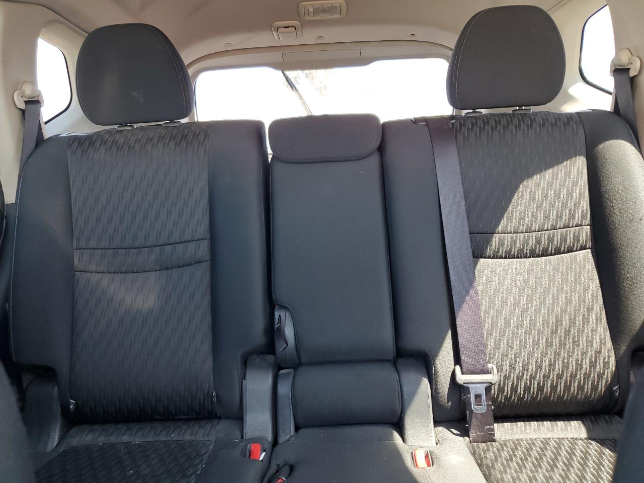 2018 Nissan Rogue S VIN: KNMAT2MT0JP599745 Lot: 80678455