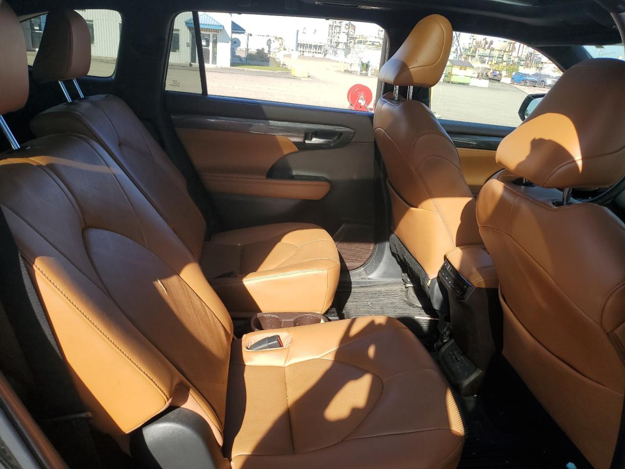 2022 Toyota Highlander Hybrid Platinum VIN: 5TDFARAH0NS013433 Lot: 81015455