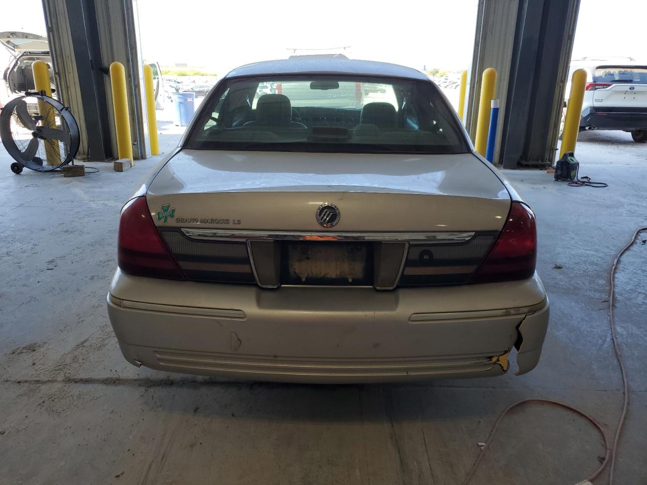 2008 Mercury Grand Marquis Ls VIN: 2MEFM75V98X655314 Lot: 84041305