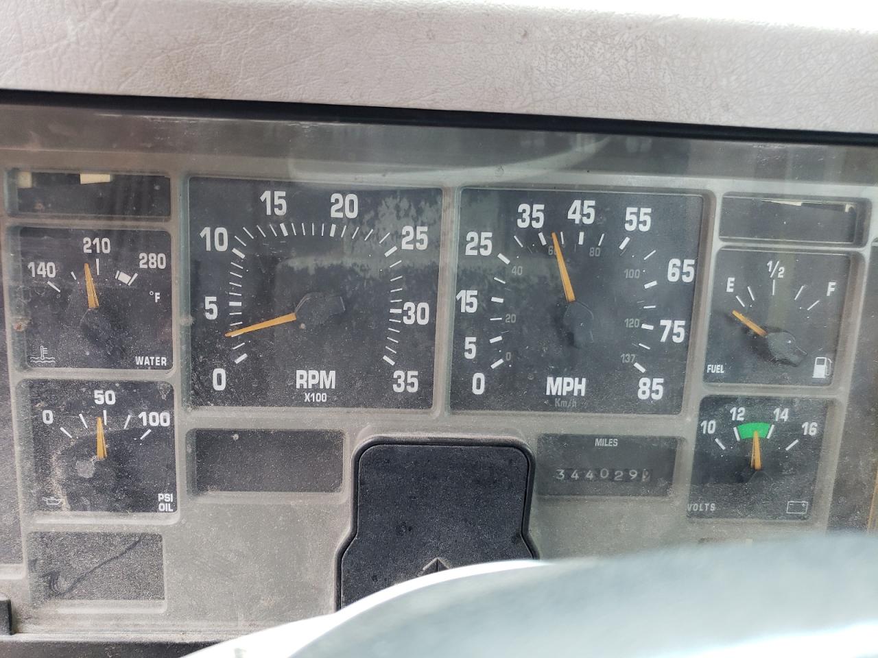 2001 International 4900 Roll-Off Container Truck VIN: 1HTSDAAN31H325809 Lot: 82050485