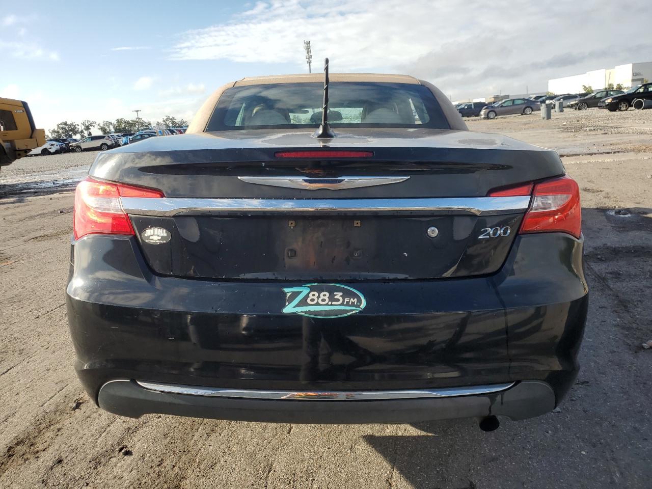 2011 Chrysler 200 Touring VIN: 1C3BC2EB3BN614198 Lot: 84404375
