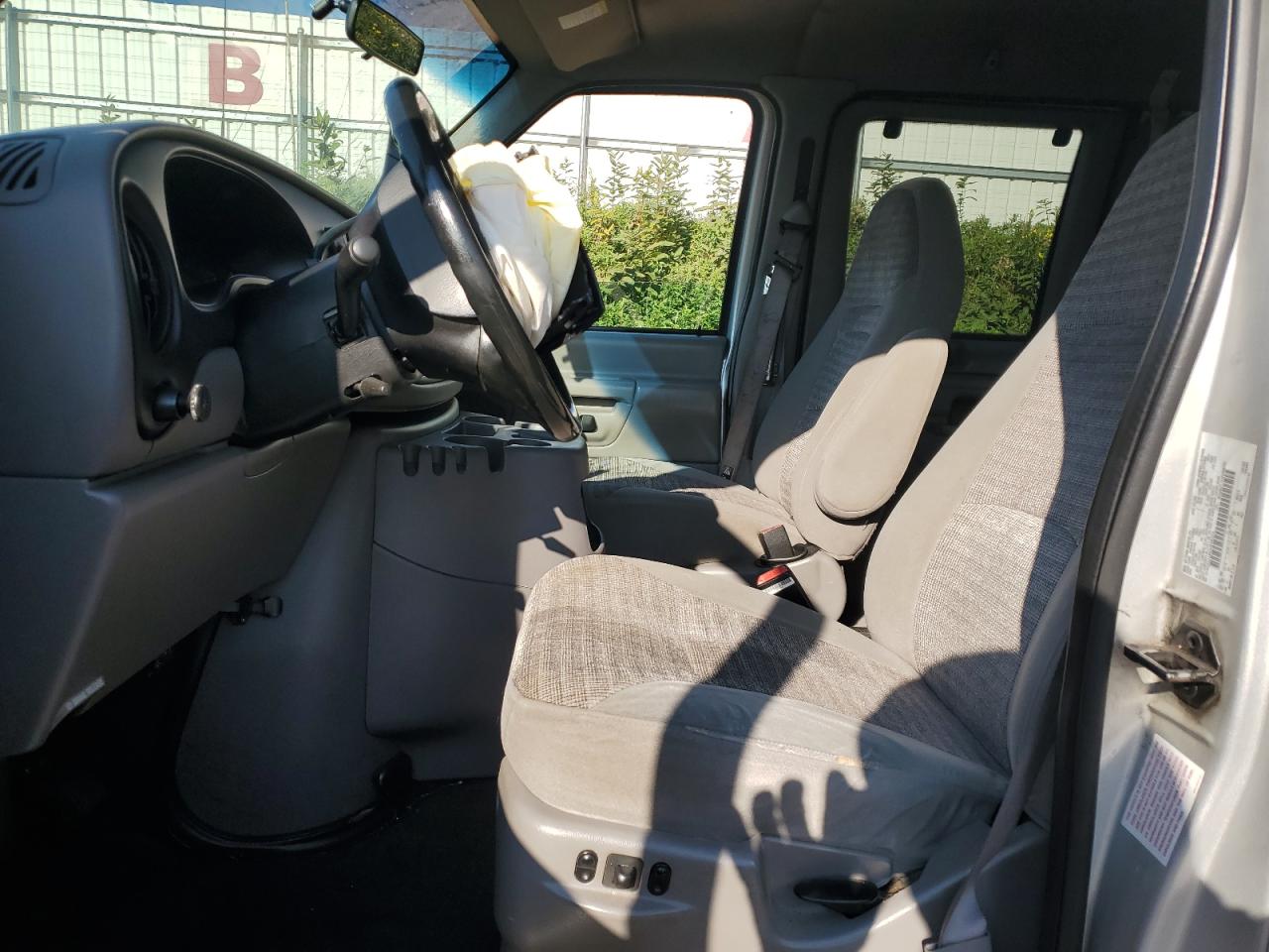 2000 Ford Econoline E350 Super Duty Wagon VIN: 1FBSS31L8YHB58276 Lot: 71619195