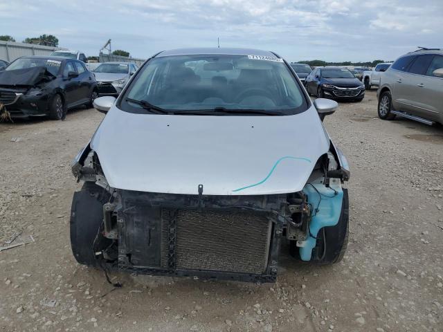 Sedans FORD FIESTA 2013 Srebrny