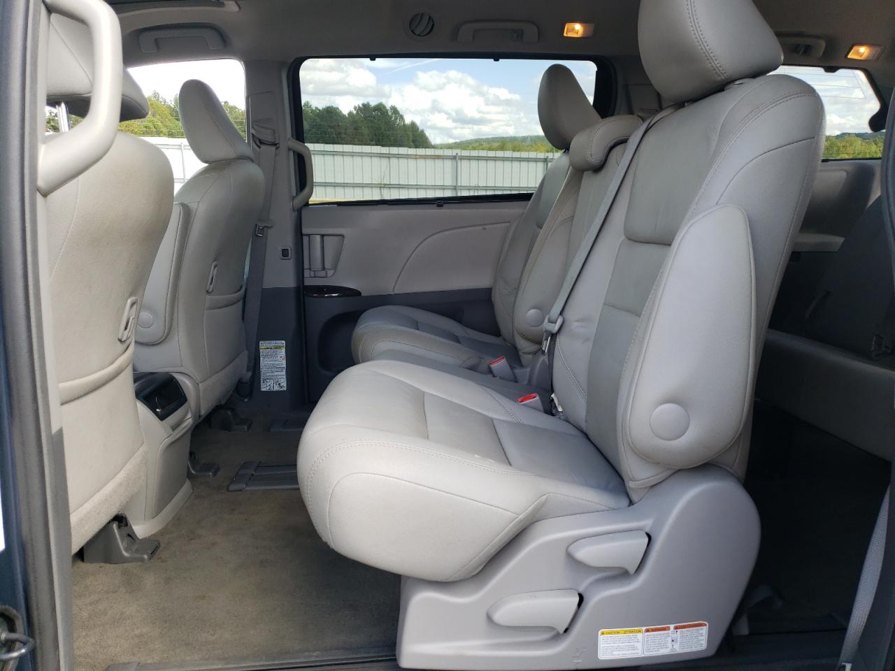 2017 Toyota Sienna VIN: 5TDYZ3DCXHS811327 Lot: 84209415