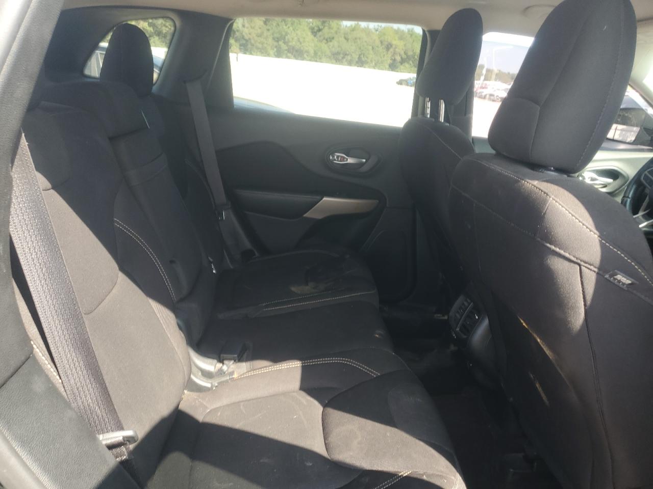 2017 Jeep Cherokee Latitude VIN: 1C4PJMCS1HW615388 Lot: 80481835