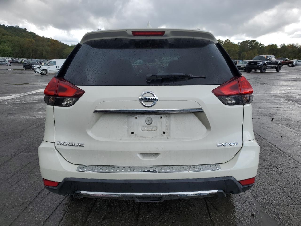 2017 Nissan Rogue Sv VIN: 5N1AT2MVXHC865187 Lot: 82164375