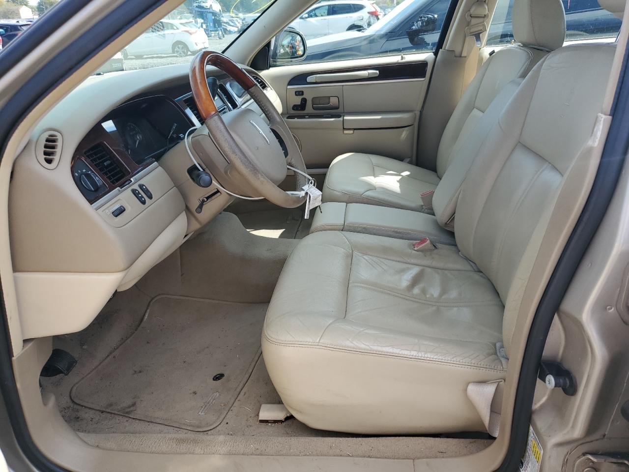 2008 Lincoln Town Car Signature Limited VIN: 2LNHM82V38X648732 Lot: 71407335