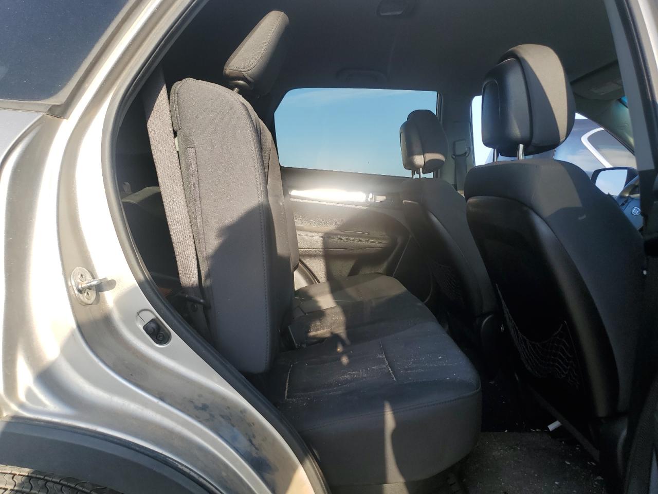 2012 Kia Sorento Base VIN: 5XYKT4A19CG279977 Lot: 83863465