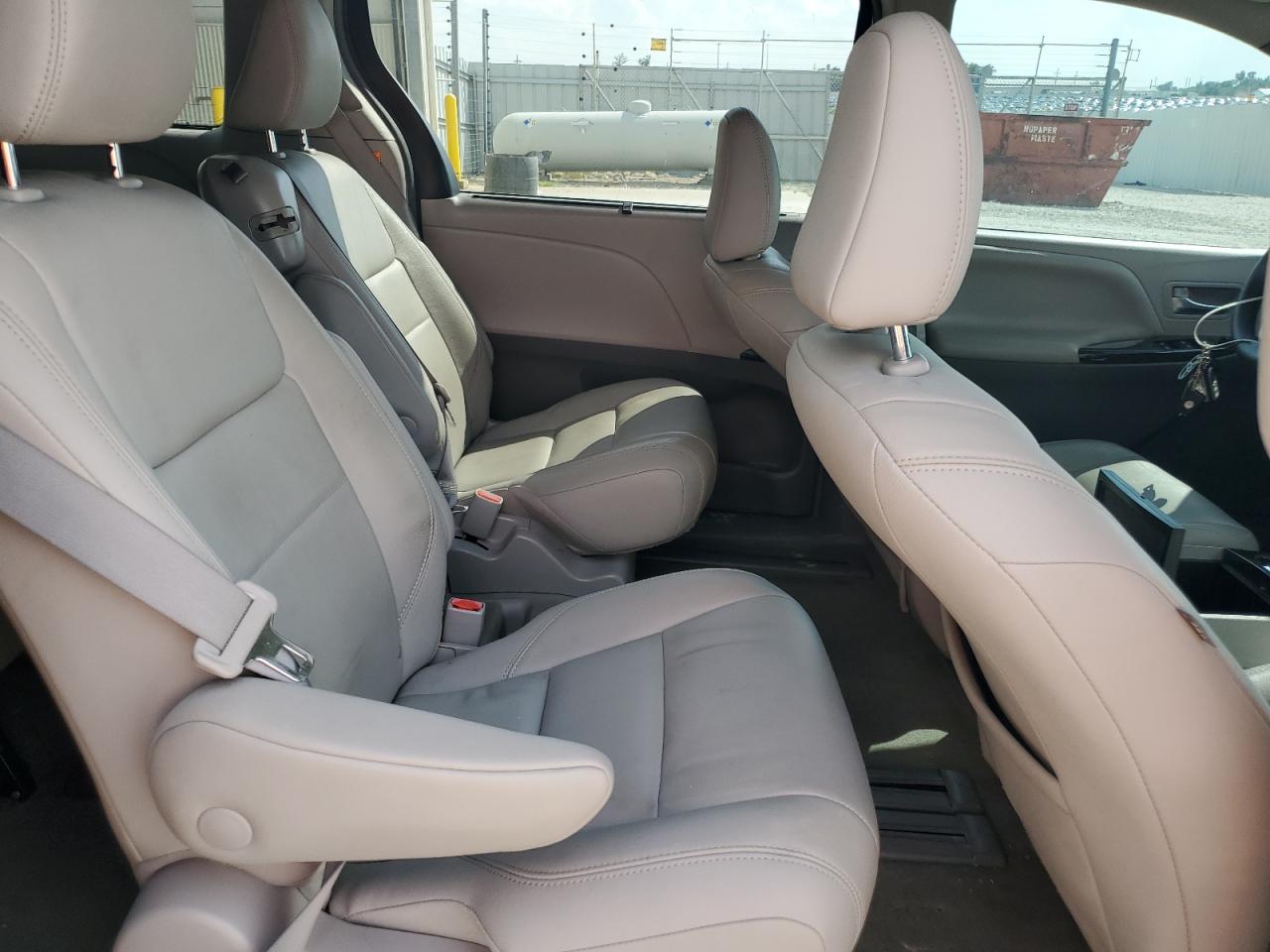 2018 Toyota Sienna Xle VIN: 5TDYZ3DC2JS939132 Lot: 81111245