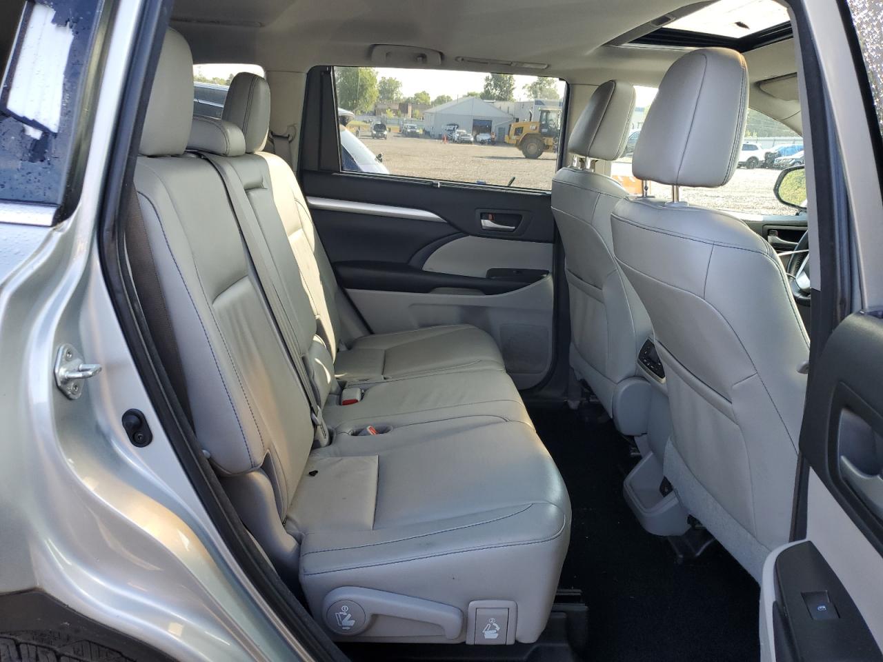 2018 Toyota Highlander Se VIN: 5TDJZRFH1JS889837 Lot: 84252775