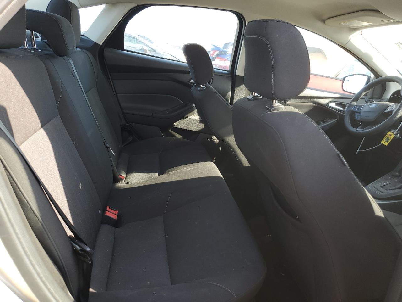 2018 Ford Focus Se VIN: 1FADP3FE2JL214611 Lot: 81052435