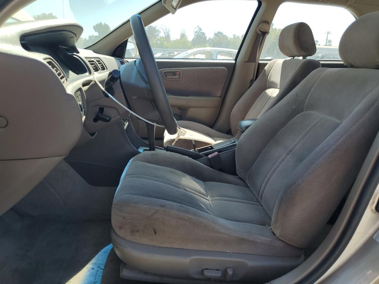 1999 Toyota Camry Le VIN: JT2BG22K5X0281763 Lot: 80859095