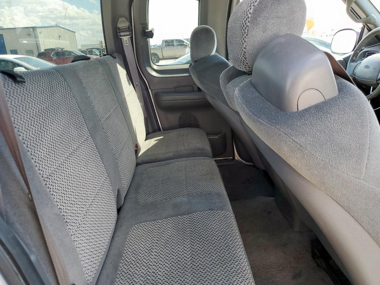 2001 Ford F150 VIN: 1FTRX17W21KC65933 Lot: 81681005