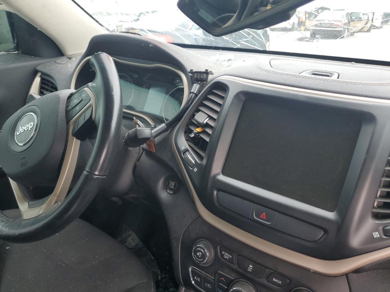 2016 Jeep Cherokee Latitude VIN: 1C4PJLCB1GW284028 Lot: 81548485