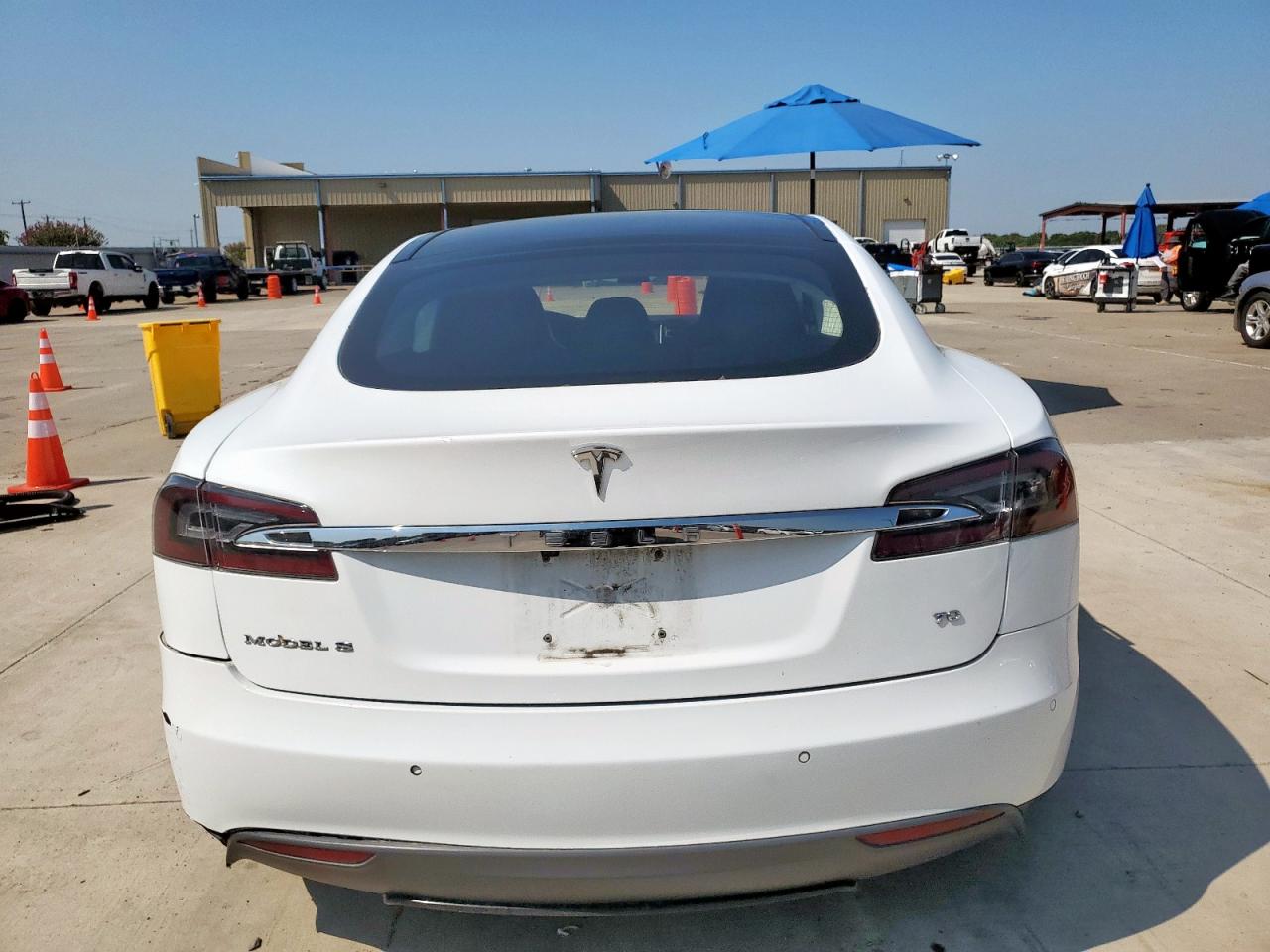 2016 Tesla Model S VIN: 5YJSA1E16GF128283 Lot: 71846275