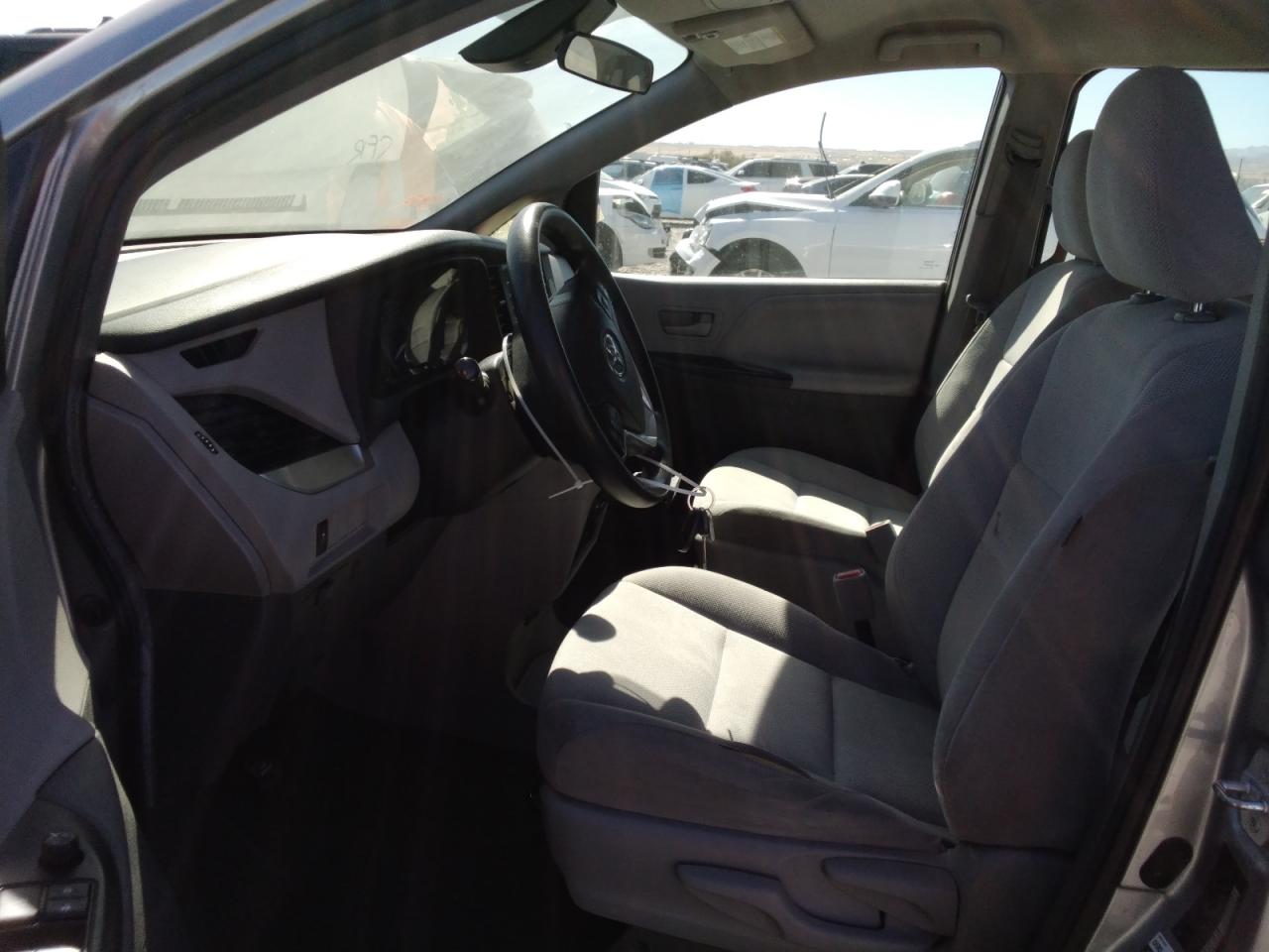 2018 Toyota Sienna L VIN: 5TDZZ3DC1JS938283 Lot: 82075715