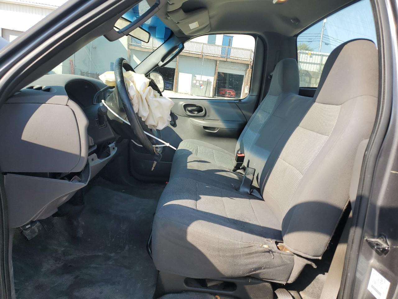 2004 Ford F-150 Heritage Classic VIN: 2FTRF17284CA59993 Lot: 84639995