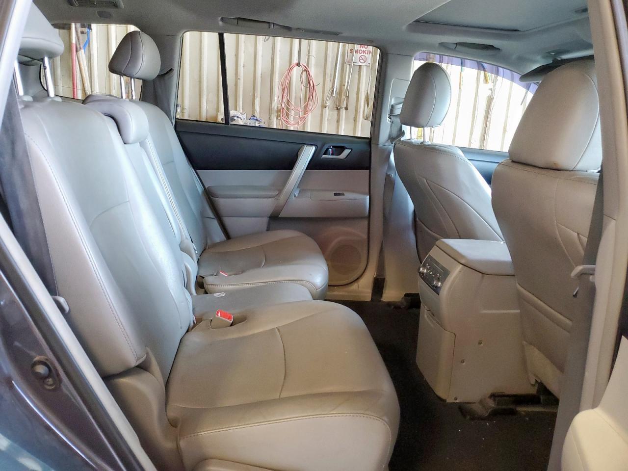 2011 Toyota Highlander Base VIN: 5TDZK3EH2BS035544 Lot: 84242505