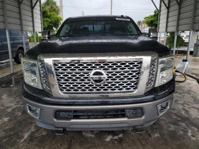 Pickups NISSAN TITAN 2016 Czarny