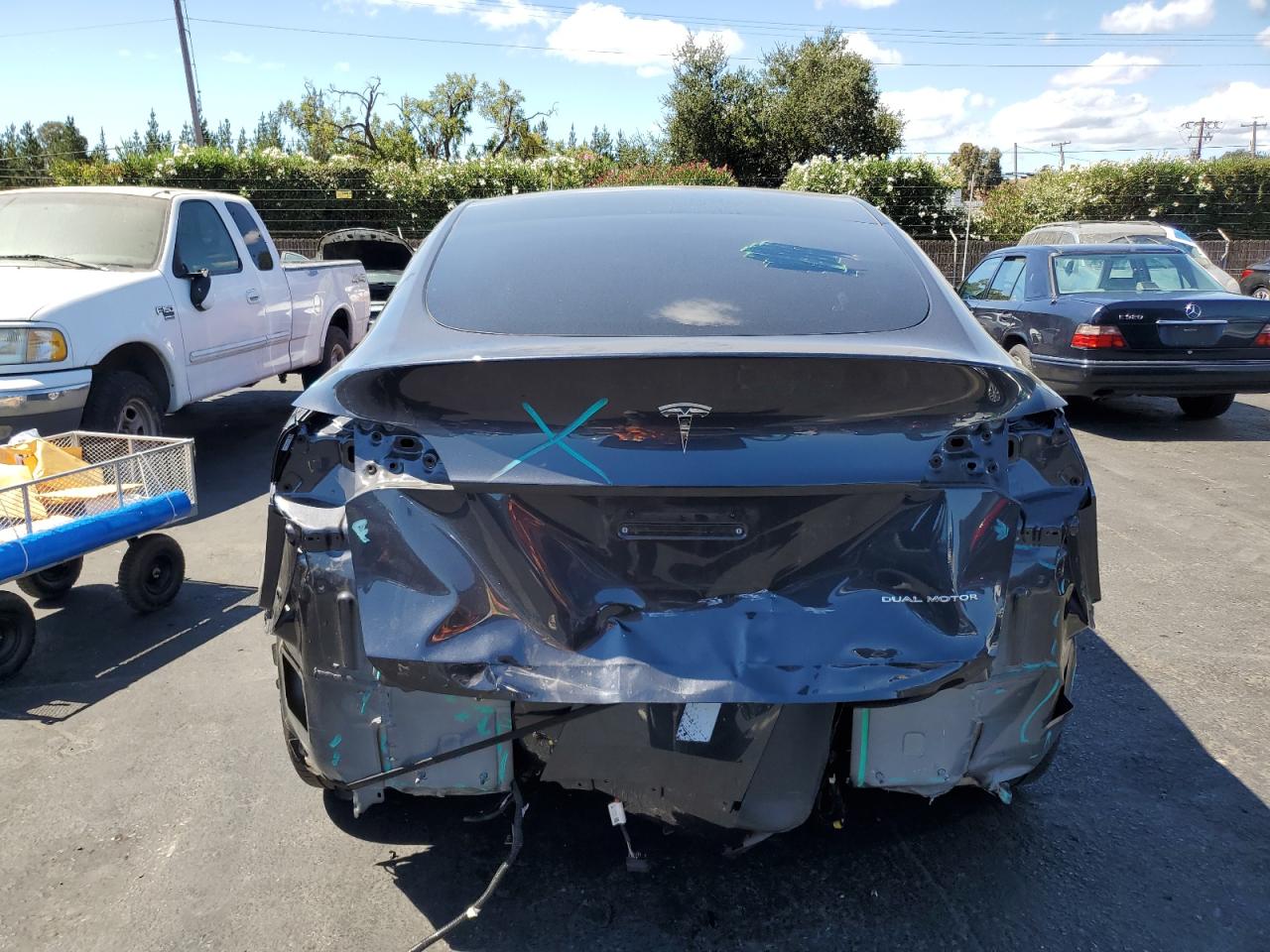 2024 Tesla Model Y VIN: 7SAYGDEEXRF080886 Lot: 72048545