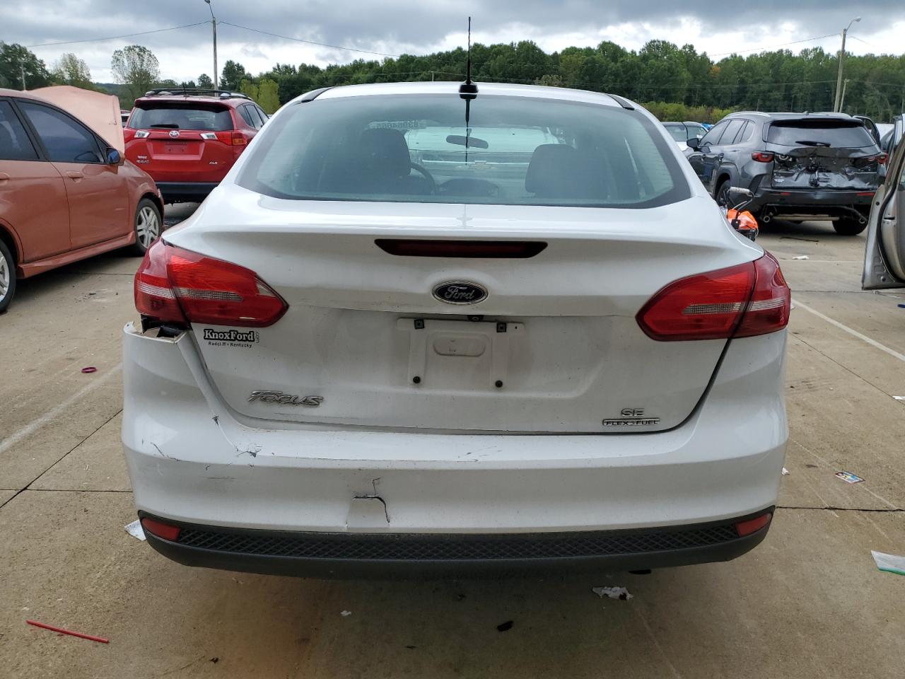 2016 Ford Focus Se VIN: 1FADP3F20GL355904 Lot: 83964665