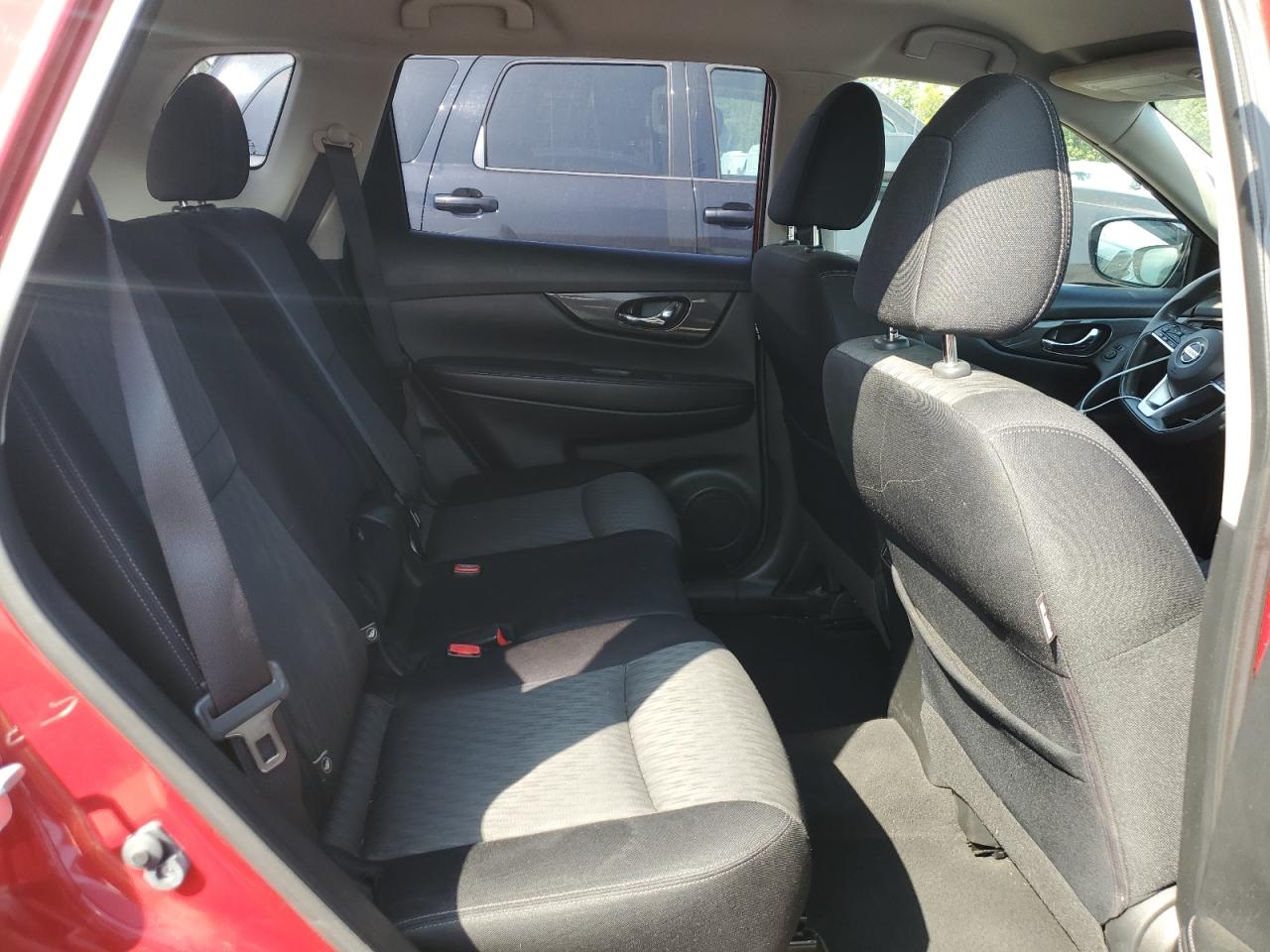 2017 Nissan Rogue S VIN: JN8AT2MT0HW393765 Lot: 82057655