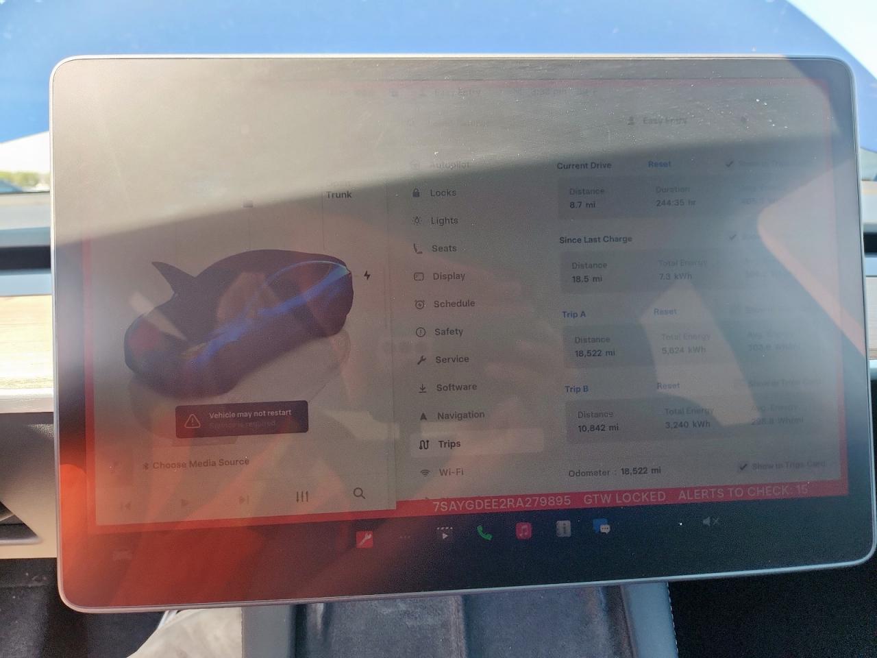 2024 Tesla Model Y VIN: 7SAYGDEE2RA279895 Lot: 72039455