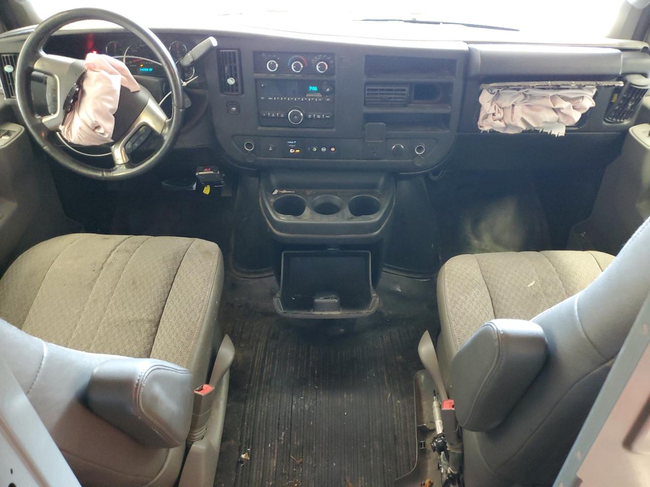 2017 Chevrolet Express G2500 VIN: 1GCWGAFF6H1113500 Lot: 84738435